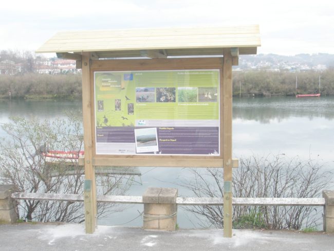 Cartel en Txingudi