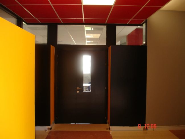 Colegio Público Sodupe - Puertas, marcos y mostrador